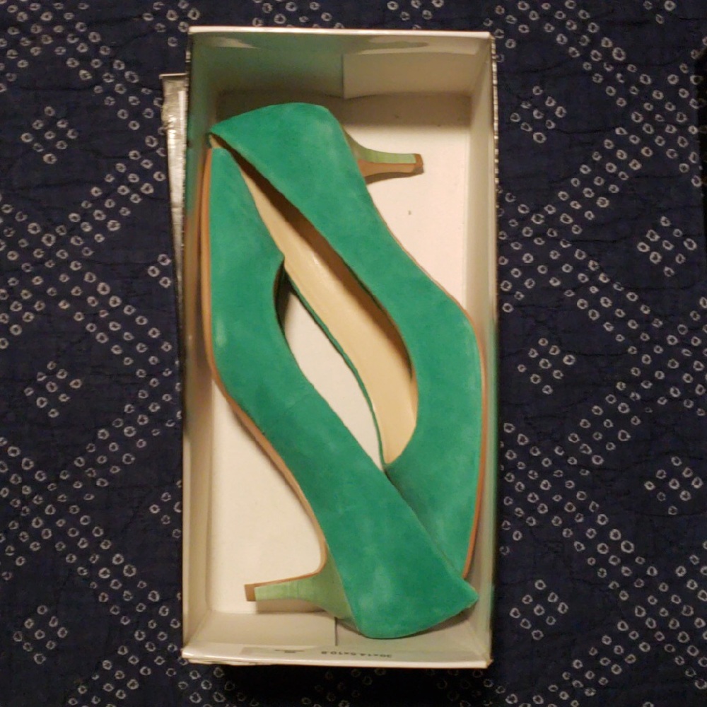 8.5 Teal suede kitten heels
